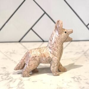 Onyx soap Stone Howling Wolf hand Carved Mexico Peru folk art 4.5” trinket